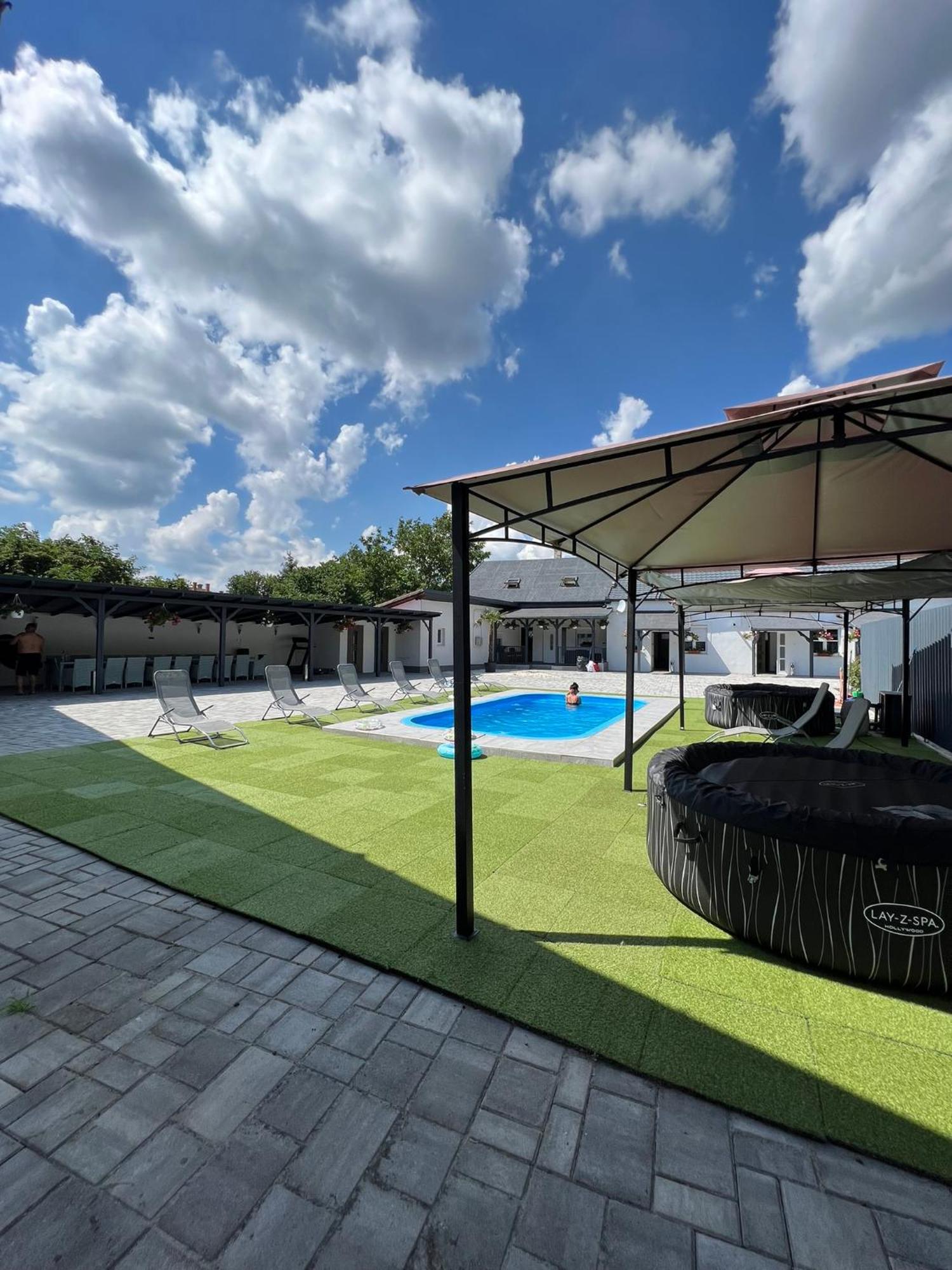 Adel Apartman Kisujszallas Экстерьер фото